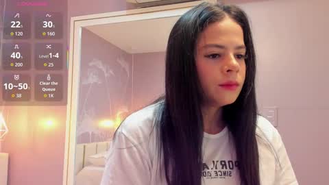 Snapshot of sensual_sophie_ chatting on 10/16/25, 10:16 Sophie online show from 10/16/25, 10:16