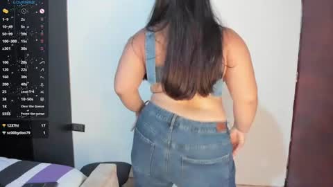 Snapshot of sensual_woman11 chatting on 06/12/26, 01:15 MIA online show from 06/12/26, 01:15