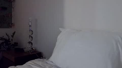 Snapshot of sensualalien chatting on 11/29/25, 01:08 Cam online show from 11/29/25, 01:08