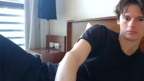 Snapshot of sensualalien chatting on 12/17/25, 10:38 Cam online show from 12/17/25, 10:38