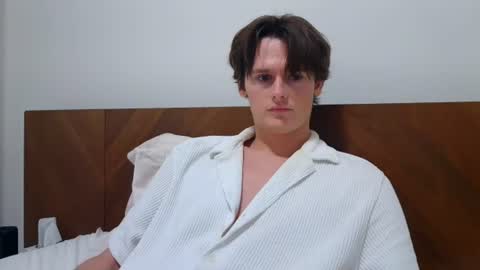 Snapshot of sensualalien chatting on 06/29/26, 04:41 Cam online show from 06/29/26, 04:41