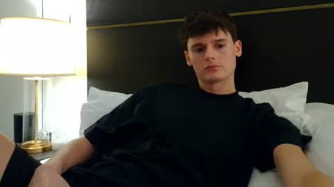 Snapshot of sensualalien chatting on 08/01/26, 03:50 Cam online show from 08/01/26, 03:50