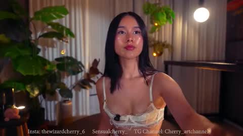 Maria- OF sensual bee online show from 01/11/26, 11:32
