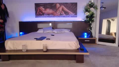 Snapshot of sensualhallie chatting on 02/28/25, 06:20 Hallie online show from 02/28/25, 06:20