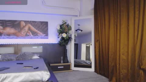 Snapshot of sensualhallie chatting on 10/17/25, 03:58 Hallie online show from 10/17/25, 03:58