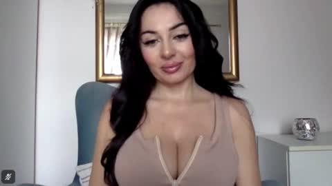 Snapshot of sensuallstella chatting on 11/28/25, 08:17 sensuallstella online show from 11/28/25, 08:17