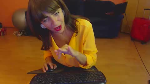 Snapshot of sensualmyra chatting on 10/10/25, 01:10 sensualmyra online show from 10/10/25, 01:10