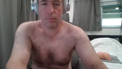 senyai40 online show from 10/10/25, 05:45