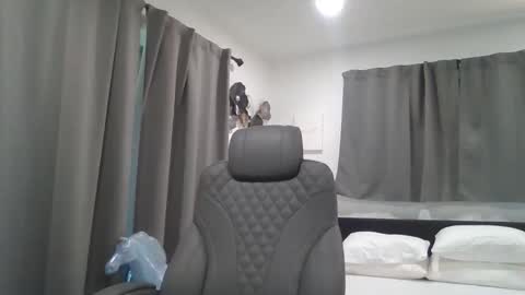 senyai40 online show from 10/16/25, 05:25