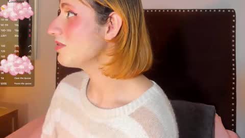 Snapshot of seraphine_star chatting on 02/14/26, 11:34 Seraphine star online show from 02/14/26, 11:34