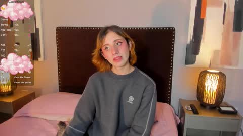 Snapshot of seraphine_star chatting on 02/15/26, 09:44 Seraphine star online show from 02/15/26, 09:44