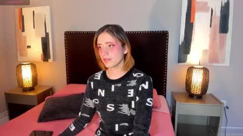 Snapshot of seraphine_star chatting on 02/18/26, 02:51 Seraphine star online show from 02/18/26, 02:51