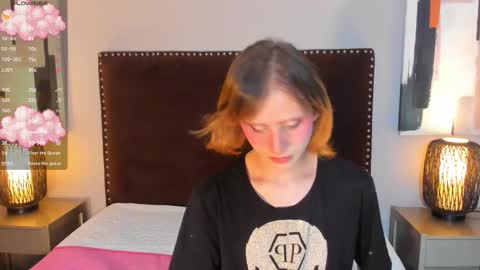 Snapshot of seraphine_star chatting on 03/11/26, 02:06 Seraphine star online show from 03/11/26, 02:06