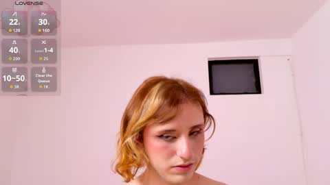 Snapshot of seraphine_star chatting on 05/17/26, 10:44 Seraphine star online show from 05/17/26, 10:44