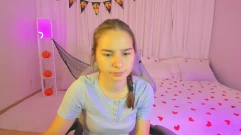 Snapshot of seraphineclark chatting on 10/27/25, 02:26 Seraphine online show from 10/27/25, 02:26