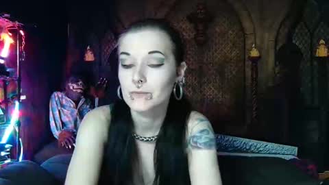 Snapshot of seraphinmunster chatting on 11/22/25, 10:42 Seraphin Munster online show from 11/22/25, 10:42