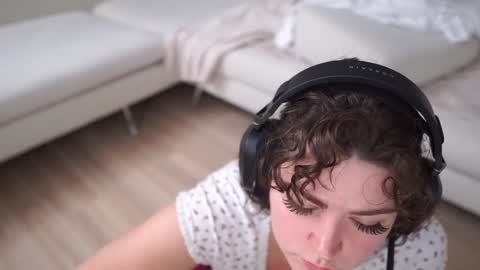 SeraReads online show from 09/17/25, 03:35