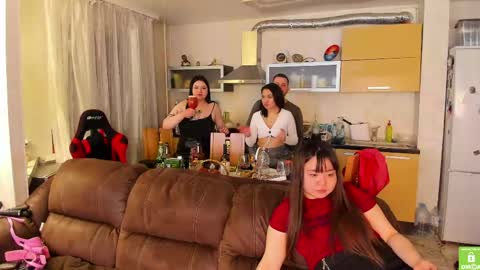 Snapshot of serdron_ chatting on 04/30/26, 08:57 Alisha Kevin online show from 04/30/26, 08:57