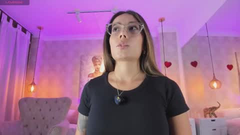 Snapshot of serena___ chatting on 02/17/26, 03:25 serena___ online show from 02/17/26, 03:25