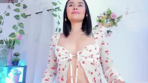 Snapshot of serena_jeyns chatting on 04/18/26, 03:54 SERE online show from 04/18/26, 03:54