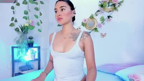 Snapshot of serena_jeyns chatting on 04/22/26, 10:00 SERE online show from 04/22/26, 10:00