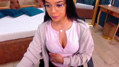 Snapshot of serena_mendez chatting on 10/23/25, 09:52 Serena online show from 10/23/25, 09:52