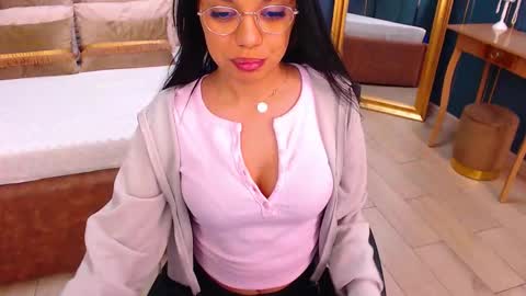 Snapshot of serena_mendez chatting on 10/26/25, 06:19 Serena online show from 10/26/25, 06:19