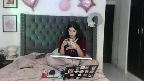 Snapshot of serenaroussee chatting on 03/06/25, 02:09 sararoussee online show from 03/06/25, 02:09