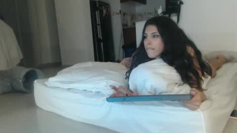 Snapshot of serenaroussee chatting on 12/15/25, 02:16 sararoussee online show from 12/15/25, 02:16