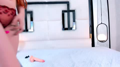 Snapshot of serenawild1 chatting on 10/19/25, 04:46 SERENA WILD online show from 10/19/25, 04:46