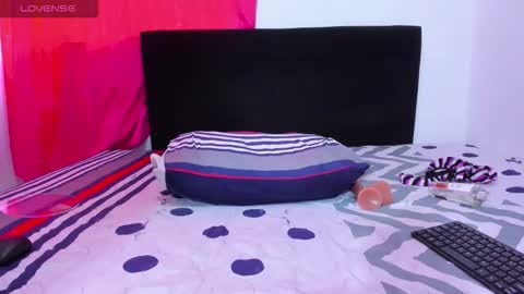 Snapshot of serenawilliam_ chatting on 11/15/25, 06:15 serenawilliam_ online show from 11/15/25, 06:15