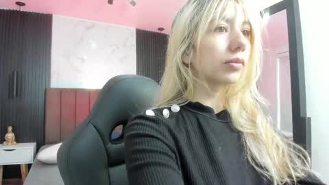 Serene online show from 09/19/25, 12:39