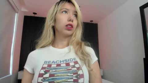 Snapshot of serene_waves chatting on 10/30/25, 12:17 Serene online show from 10/30/25, 12:17