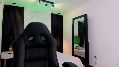 Snapshot of serene_waves chatting on 12/03/25, 12:36 Serene online show from 12/03/25, 12:36