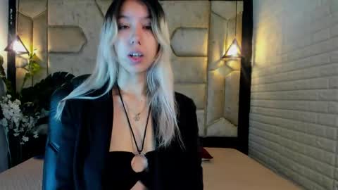 Snapshot of serene_waves chatting on 04/17/26, 12:41 Serene online show from 04/17/26, 12:41