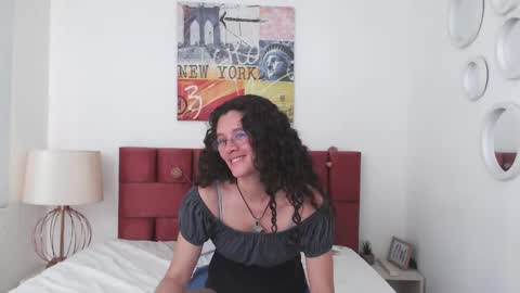 sereneclarks_ online show from 01/02/25, 06:34