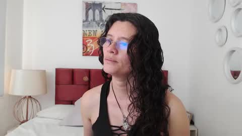 sereneclarks_ online show from 01/03/25, 12:30