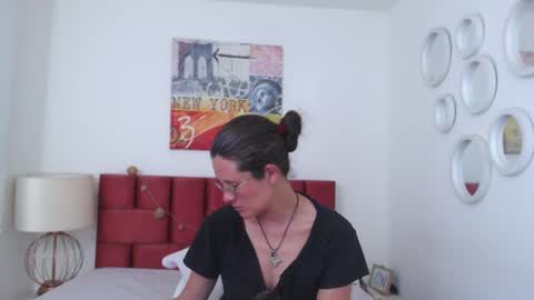 sereneclarks_ online show from 01/19/25, 12:06