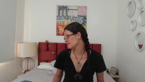 sereneclarks_ online show from 01/25/25, 12:16