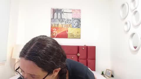 sereneclarks_ online show from 02/04/25, 12:33