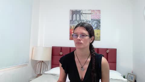 sereneclarks_ online show from 02/05/25, 12:27