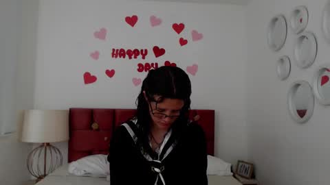 sereneclarks_ online show from 02/15/25, 12:33