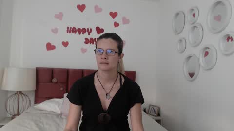 sereneclarks_ online show from 02/18/25, 12:06