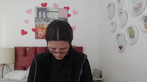 sereneclarks_ online show from 03/08/25, 12:09