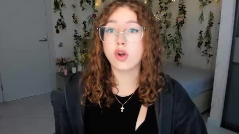 Ophelia online show from 09/17/25, 10:28