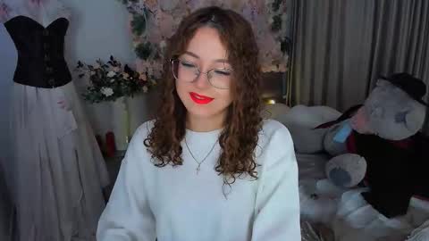 Snapshot of sereneflame chatting on 11/01/25, 07:05 Ophelia online show from 11/01/25, 07:05