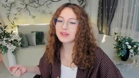 Snapshot of sereneflame chatting on 11/27/25, 04:20 Ophelia online show from 11/27/25, 04:20