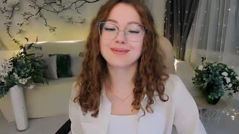 Snapshot of sereneflame chatting on 11/28/25, 04:09 Ophelia online show from 11/28/25, 04:09