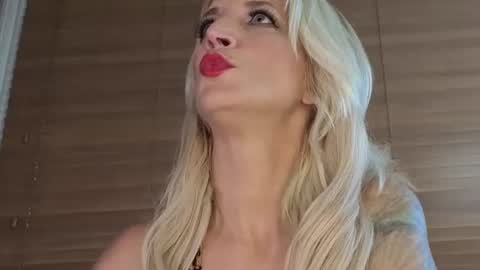 serenexx  your MILF online show from 06/25/26, 06:40