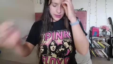 Snapshot of serenity_crystal chatting on 12/26/24, 04:58 serenity_crystal online show from 12/26/24, 04:58